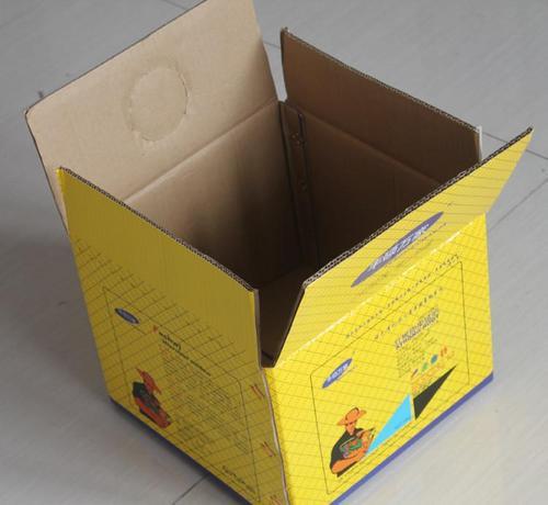 彩(cai)色紙箱(xiang)廠家